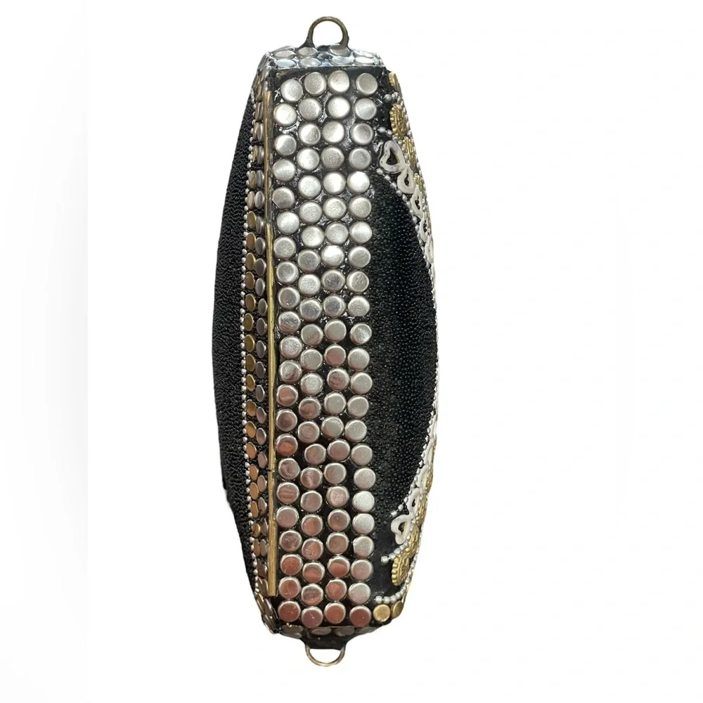 NEW RAMLA Heart Shaped Hardbody Clutch Crossbody Bag Black Silver Gold 6x8 - Picture 6 of 13